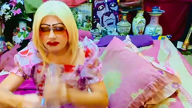 Snapshot of horni4luv chatting on November 29, 10:24 pm horni4luv online show from November 29, 10:24 pm