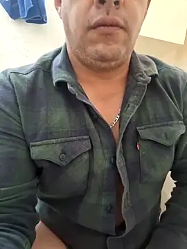 Snapshot of Manu2412 chatting on October 31, 9:32 am Manu2412 online show from October 31, 9:32 am