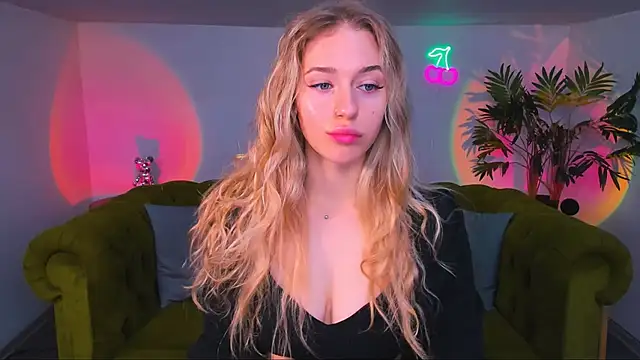 Snapshot of sassy_cutie chatting on October 28, 6:06 am sassy cutie online show from October 28, 6:06 am