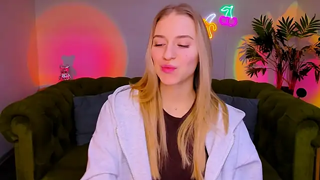 Snapshot of sassy_cutie chatting on November 17, 6:08 am sassy cutie online show from November 17, 6:08 am