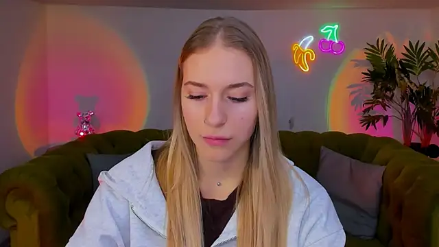 Snapshot of sassy_cutie chatting on November 25, 1:22 pm sassy cutie online show from November 25, 1:22 pm