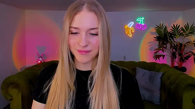 Snapshot of sassy_cutie chatting on November 26, 6:25 am sassy cutie online show from November 26, 6:25 am