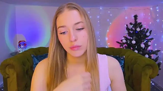 Snapshot of sassy_cutie chatting on December 15, 8:07 am sassy cutie online show from December 15, 8:07 am