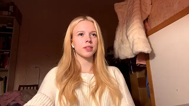 Snapshot of LiltedLube chatting on November 25, 6:13 am LiltedLube online show from November 25, 6:13 am