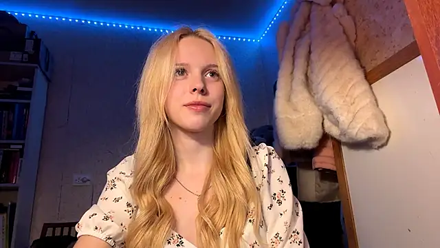 Snapshot of LiltedLube chatting on December 5, 4:25 pm LiltedLube online show from December 5, 4:25 pm