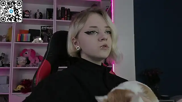 Holy Mistress S online show from February 17, 9:39 am