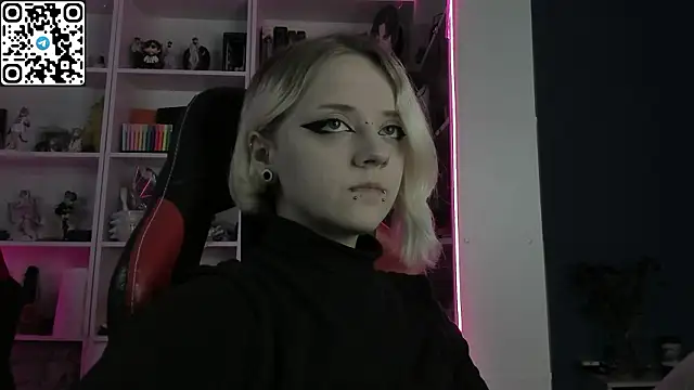 Holy Mistress S online show from March 15, 10:10 am