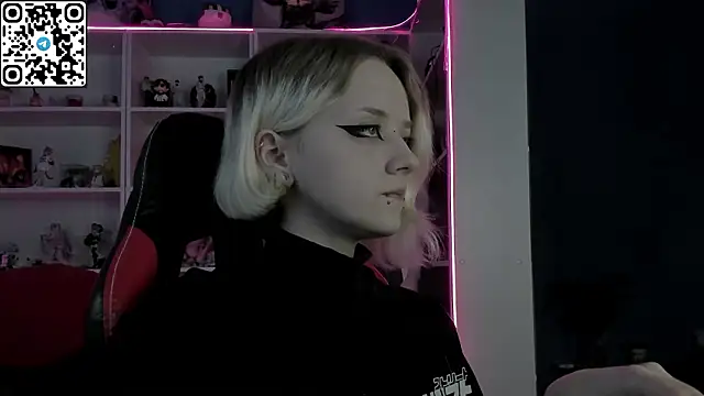 Holy Mistress S online show from March 18, 10:07 am