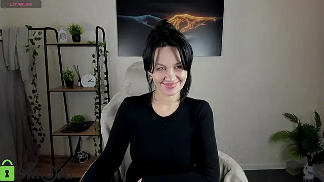 Snapshot of Sara_Devills chatting on December 15, 1:15 pm Sara Devills online show from December 15, 1:15 pm