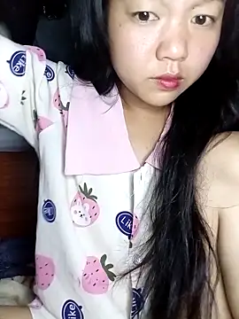 Quynhsumon online show from March 21, 3:15 pm