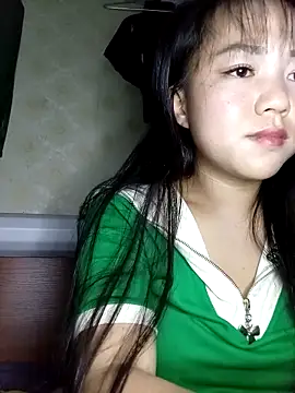 Quynhsumon online show from March 22, 2:42 pm