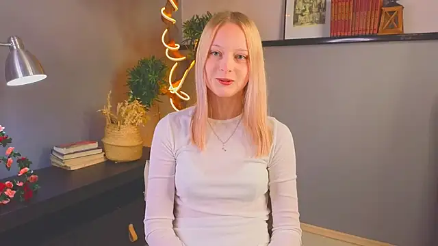 Snapshot of YungLyssy chatting on November 12, 3:29 am YungLyssy online show from November 12, 3:29 am