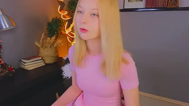 Snapshot of YungLyssy chatting on November 22, 3:05 am YungLyssy online show from November 22, 3:05 am