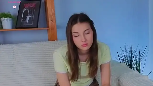 Snapshot of KateCahee chatting on December 2, 1:00 am KateCahee online show from December 2, 1:00 am