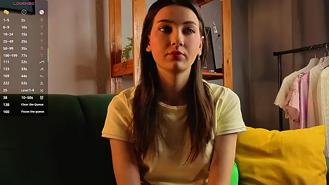 Snapshot of KateCahee chatting on February 9, 1:20 am KateCahee online show from February 9, 1:20 am