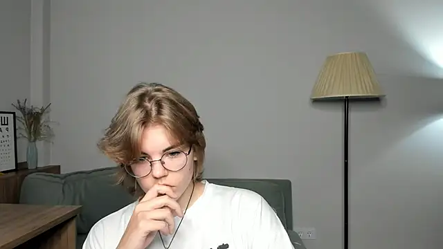 Snapshot of MelodyBaur chatting on October 25, 9:06 am MelodyBaur online show from October 25, 9:06 am