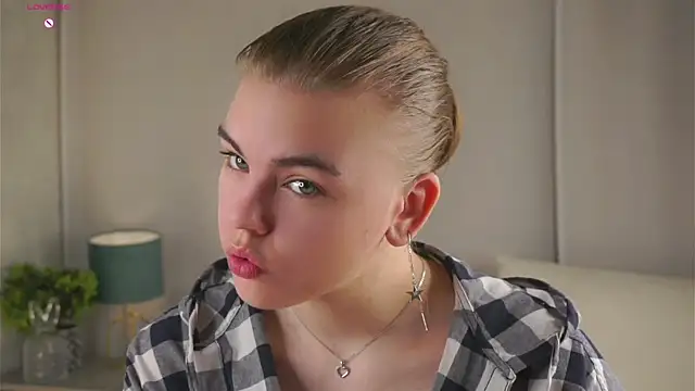 MelodyBaur online show from April 8, 1:33 pm