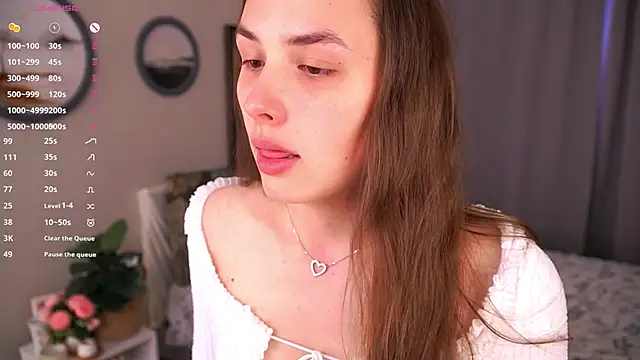 Snapshot of LeonoraWoods chatting on November 9, 6:01 am LeonoraWoods online show from November 9, 6:01 am