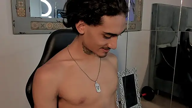 Snapshot of Mr_Strike chatting on October 27, 2:37 am Mr Strike online show from October 27, 2:37 am