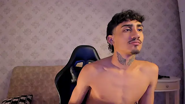 Snapshot of Mr_Strike chatting on November 15, 2:31 am Mr Strike online show from November 15, 2:31 am