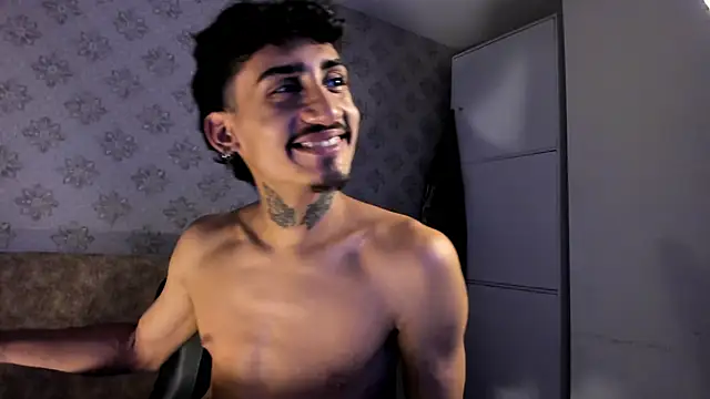 Snapshot of Mr_Strike chatting on November 17, 3:01 am Mr Strike online show from November 17, 3:01 am