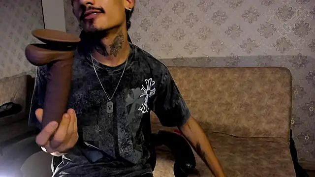 Snapshot of Mr_Strike chatting on December 3, 3:14 am Mr Strike online show from December 3, 3:14 am