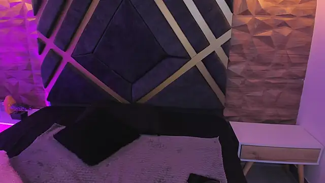 sydney miller  online show from February 19, 11:23 pm