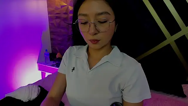 sydney miller  online show from April 18, 11:16 pm