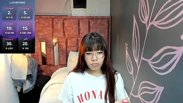 Chloe  Brooks  online show from October 22, 8:41 pm