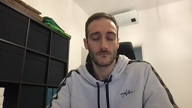 LukaShyGuy online show from November 26, 9:05 pm