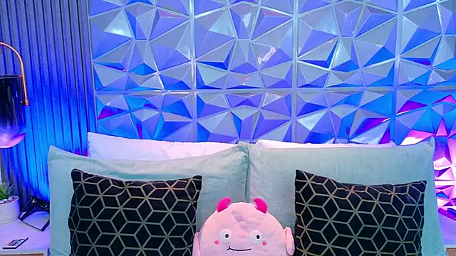 AdelineJhones online show from March 27, 2:39 pm