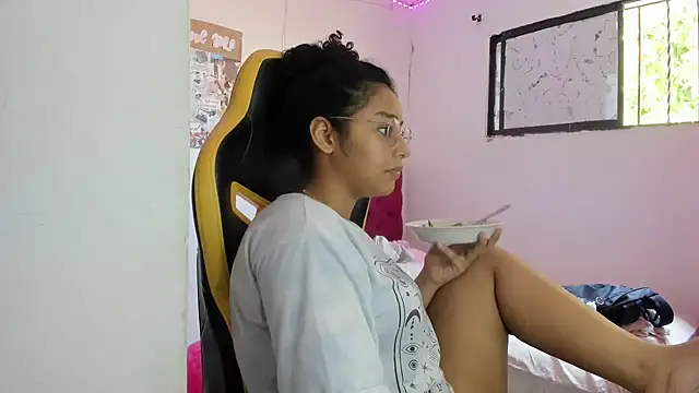 emily stars1 online show from March 31, 5:24 pm