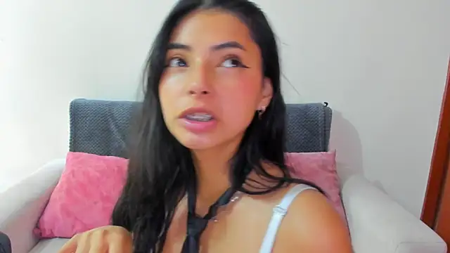 Snapshot of miadaviesx chatting on November 13, 12:15 pm miadaviesx online show from November 13, 12:15 pm