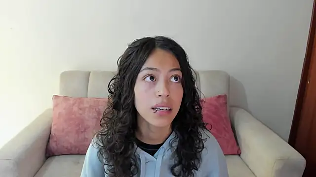 emily jonessxx online show from November 5, 4:51 pm