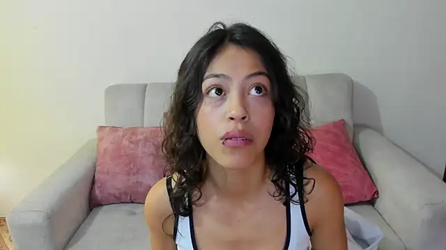 Snapshot of emily_jonessxx chatting on November 6, 5:36 pm emily jonessxx online show from November 6, 5:36 pm