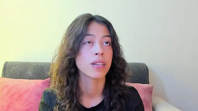 Snapshot of emily_jonessxx chatting on November 23, 7:13 pm emily jonessxx online show from November 23, 7:13 pm