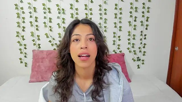 emily jonessxx online show from February 11, 4:45 pm