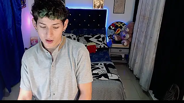 Snapshot of Yorsamm_and_friends chatting on November 7, 3:06 am Yorsamm and friends online show from November 7, 3:06 am