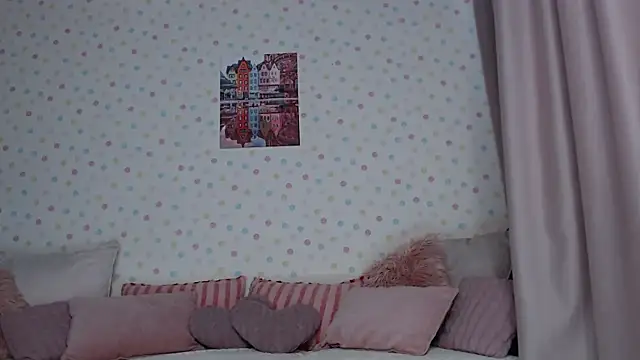 Snapshot of little_paw_ chatting on November 14, 5:39 am little paw online show from November 14, 5:39 am