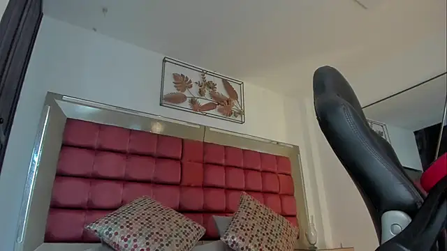 Snapshot of EmmaCarther chatting on November 21, 6:06 pm EmmaCarther online show from November 21, 6:06 pm