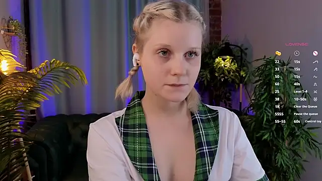 Snapshot of ShineJoan chatting on November 11, 11:05 pm ShineJoan online show from November 11, 11:05 pm