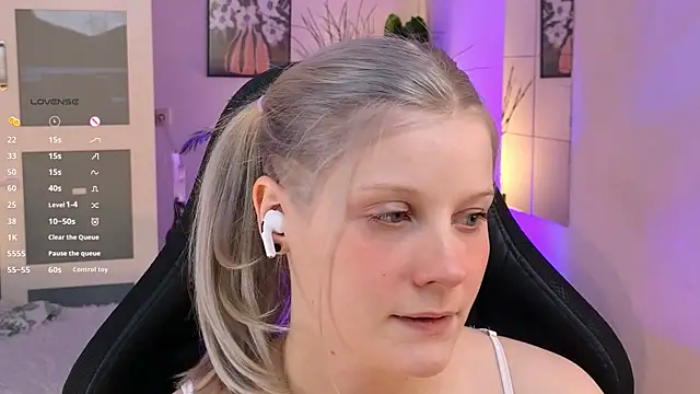 Snapshot of ShineJoan chatting on November 21, 9:46 pm ShineJoan online show from November 21, 9:46 pm