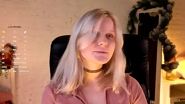 Snapshot of ShineJoan chatting on December 4, 9:34 pm ShineJoan online show from December 4, 9:34 pm