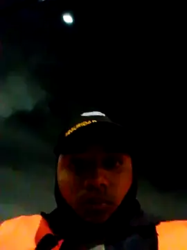 Snapshot of Elcrocans23-06 chatting on October 31, 6:03 am Elcrocans23-06 online show from October 31, 6:03 am