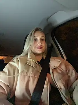 Snapshot of MilliEva chatting on October 28, 12:47 am MilliEva online show from October 28, 12:47 am