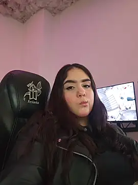 Snapshot of mirandahvelez chatting on October 28, 3:32 am mirandahvelez online show from October 28, 3:32 am