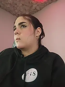 Snapshot of mirandahvelez chatting on November 5, 3:23 pm mirandahvelez online show from November 5, 3:23 pm