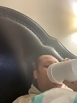 CreammieDelite online show from November 6, 5:19 am