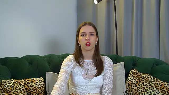 Snapshot of AliceAtkins chatting on November 14, 6:34 am AliceAtkins online show from November 14, 6:34 am