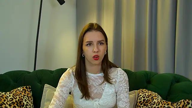 Snapshot of AliceAtkins chatting on November 28, 6:05 am AliceAtkins online show from November 28, 6:05 am